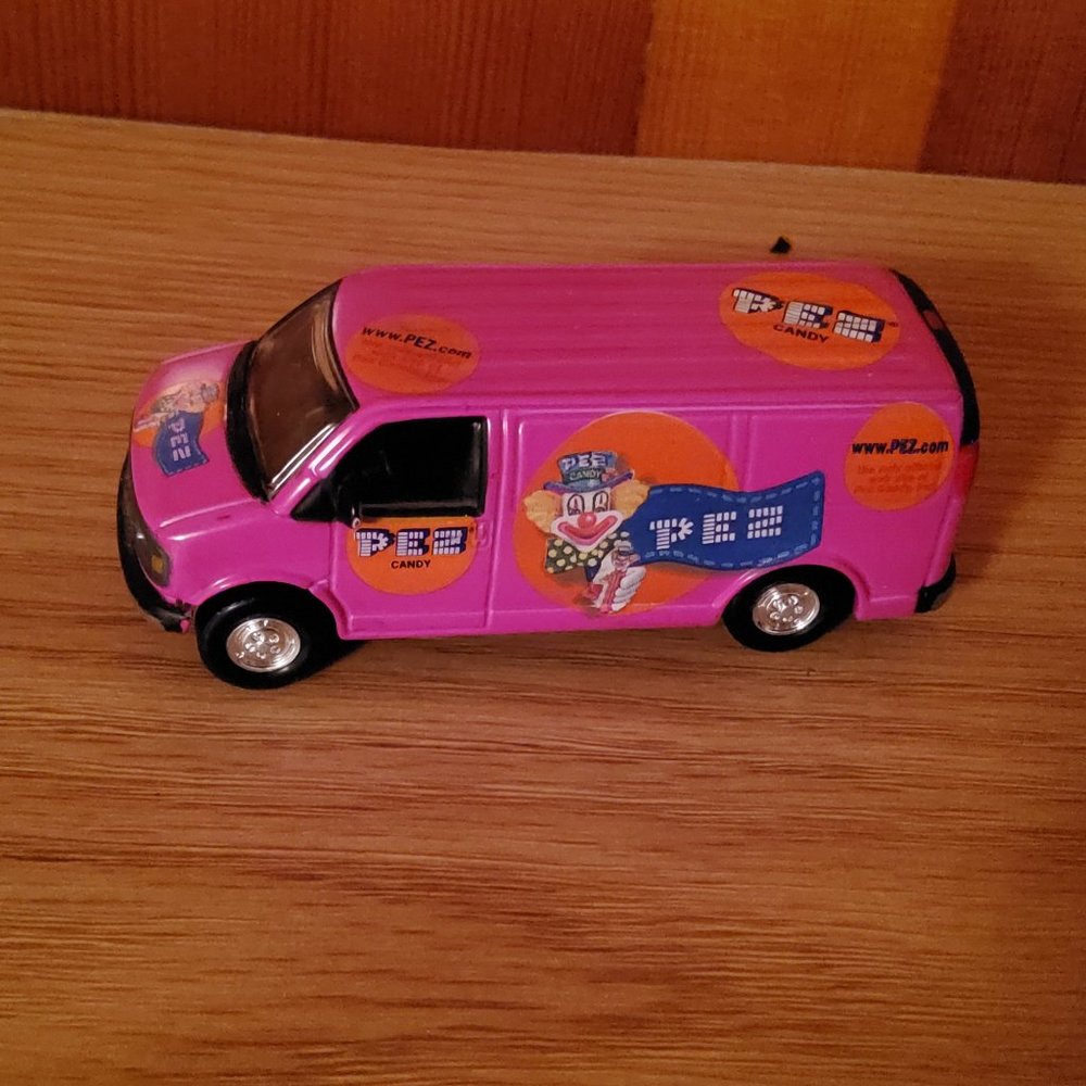 2000 Johnny Lightening Pez 2000 GMC 2500